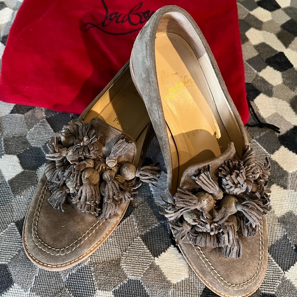 Christian Louboutin suede tan flats. Size 37 - Picture 2 of 8